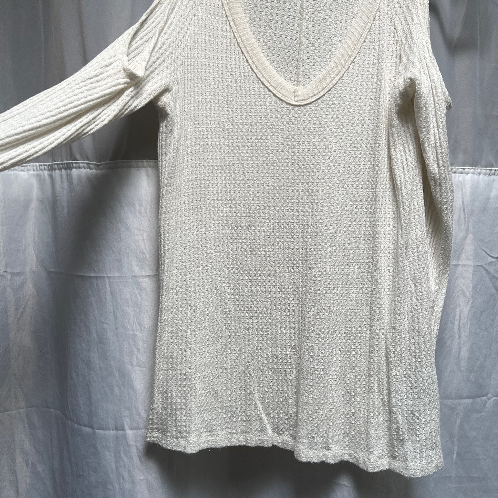 Top cold shoulder
